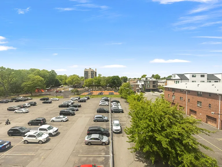 2335 Hudson Ter #D6 — Photo 13