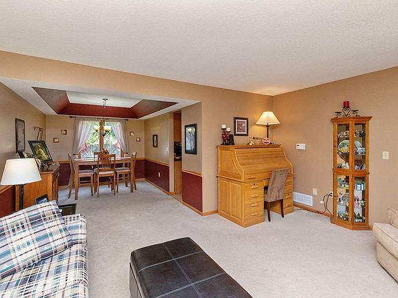 5th image of 1001 NW Cedarwood Dr