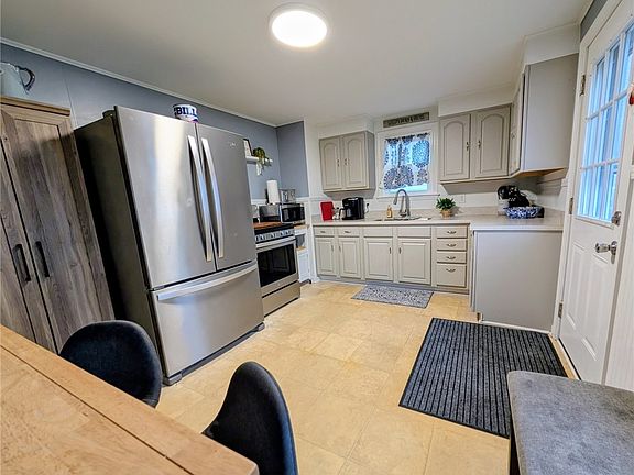 5th image of 63 Saint Boniface Rd