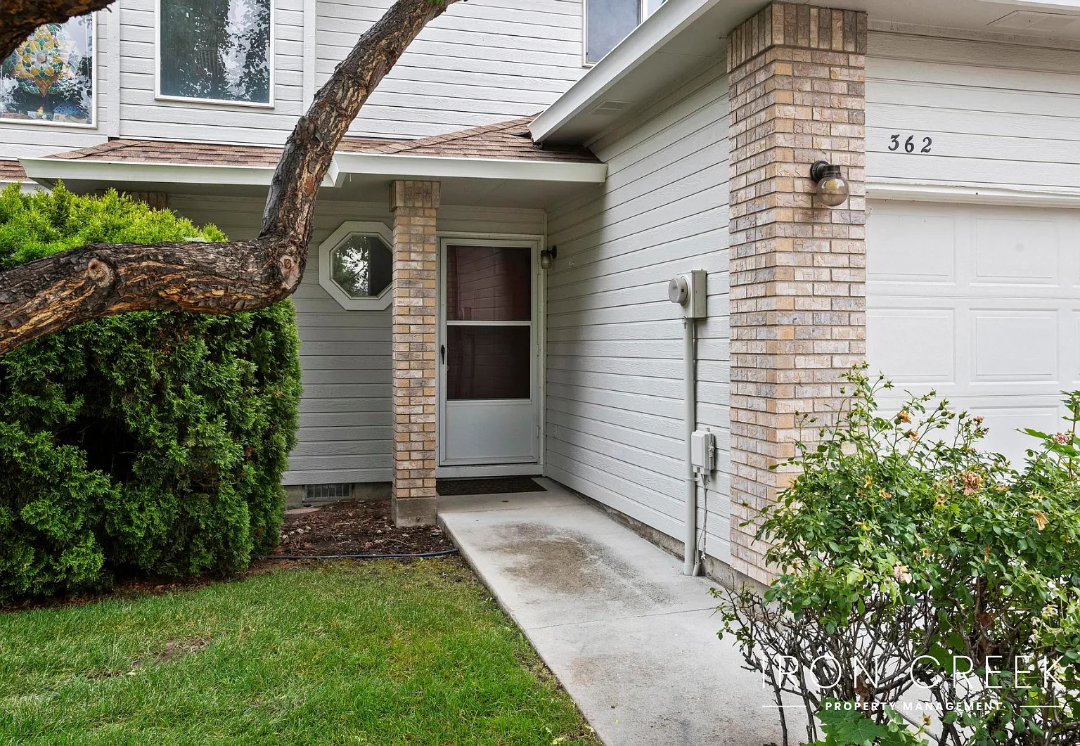 3 bed, 1.5 bath, 1264 sqft, $2,045 — Photo 4