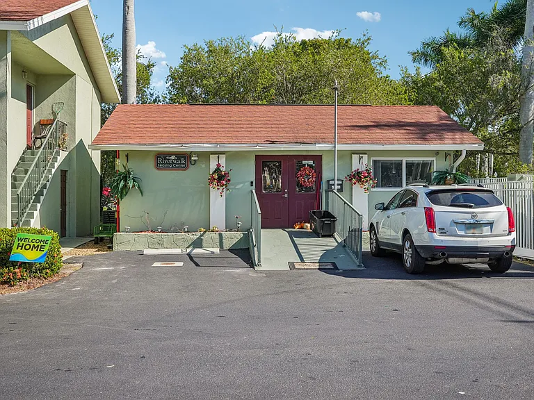 Riverwalk Apartments — Photo 18