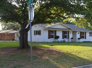 102 Oakridge Cir, Lewisville, TX 75057