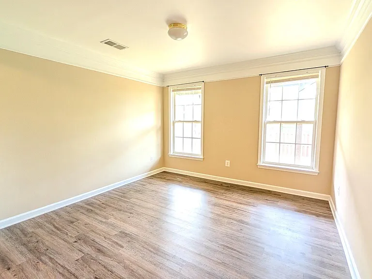 211 Shirley Sq SE — Photo 45