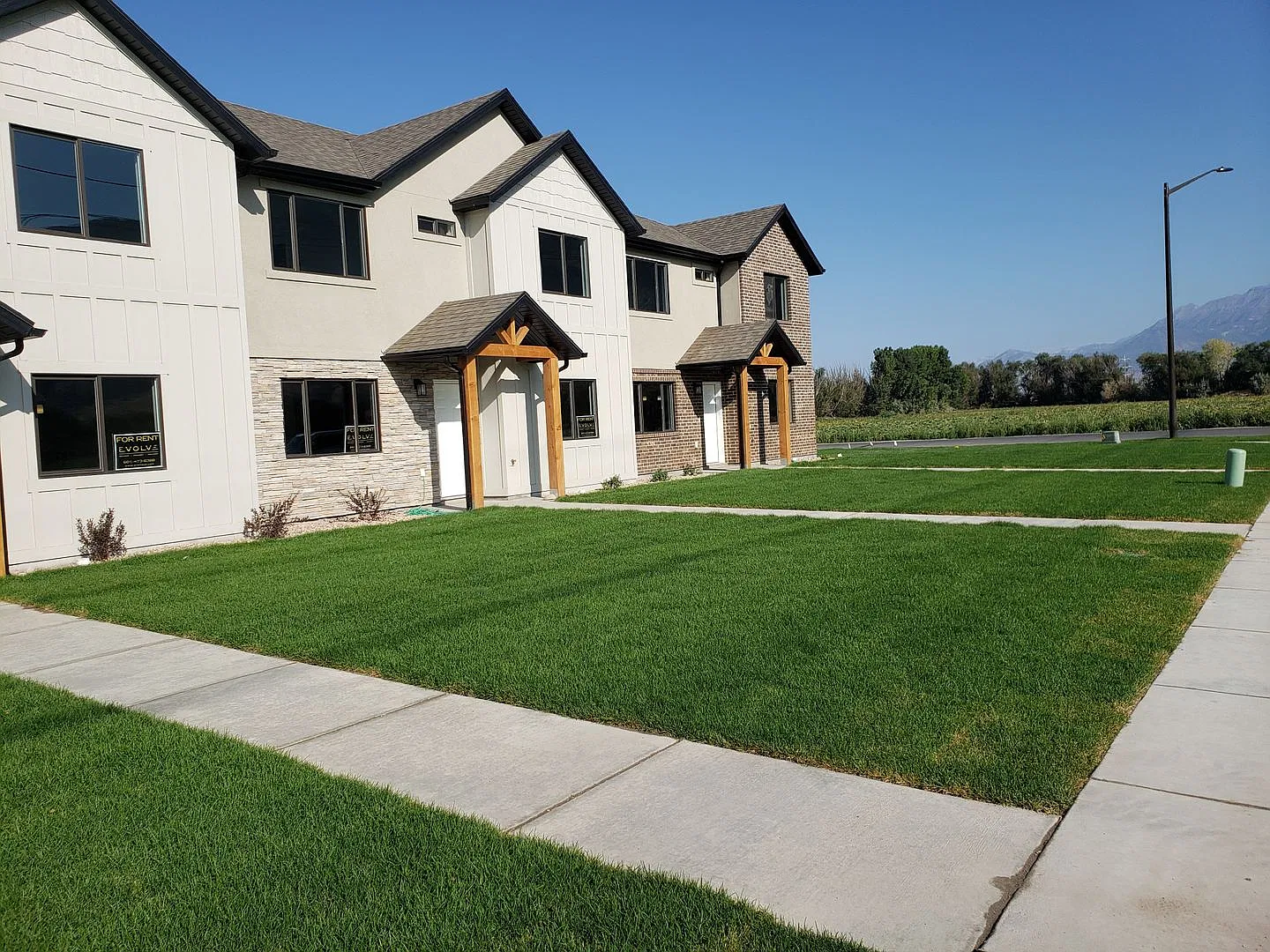 Beautiful 4 Bed, 2.5 Bath Home in Springville December Rent FREE! — Photo 3