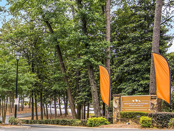 Entrance to Magnolia Crossing apartment homes in Macon, GA