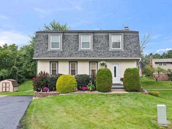 109 Summit Ridge Dr, Bridgeville, PA 15017