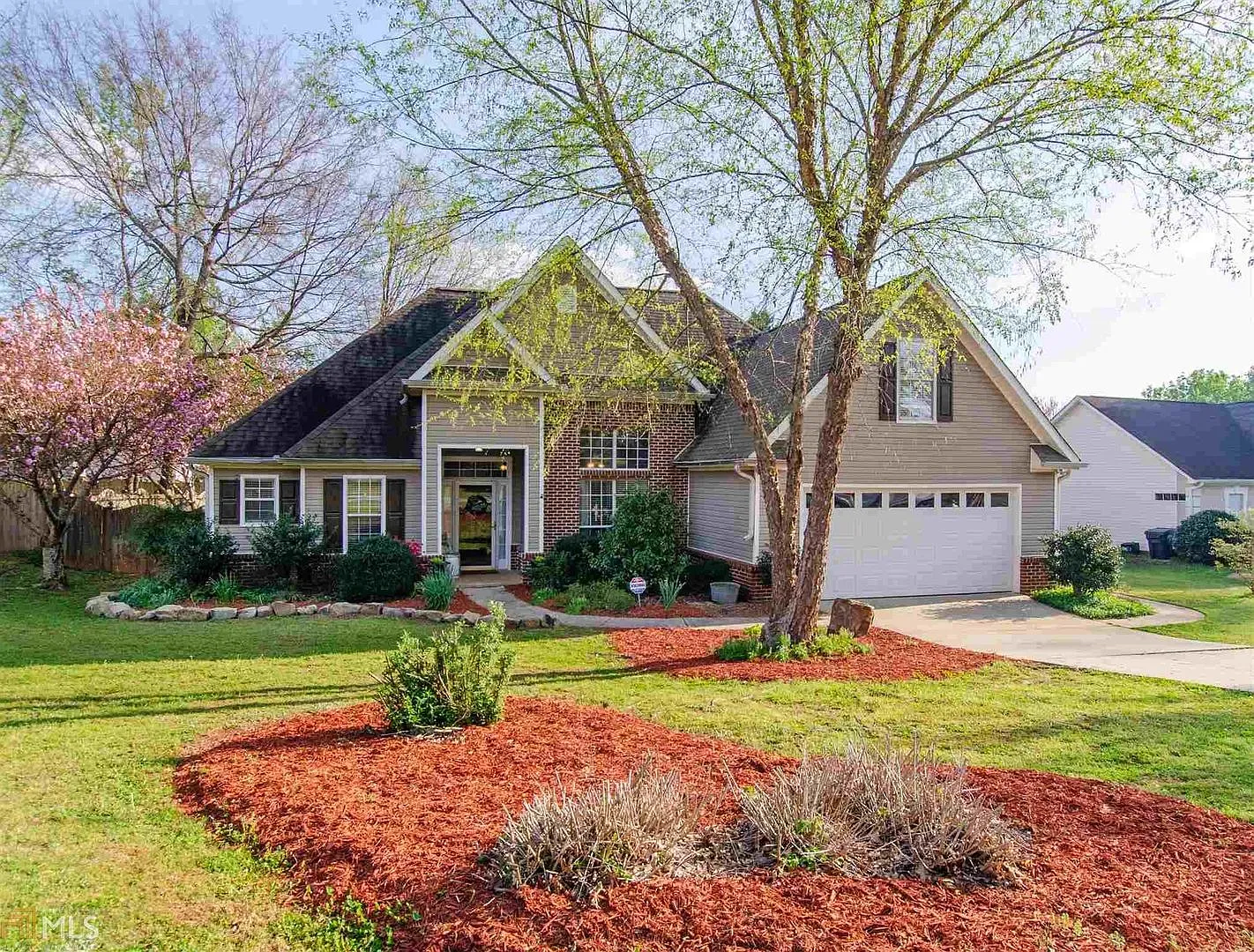 Newnan's Kingsbrook Subdivision Welcomes You, 3 Bedroom, 2 Bath — Photo 2