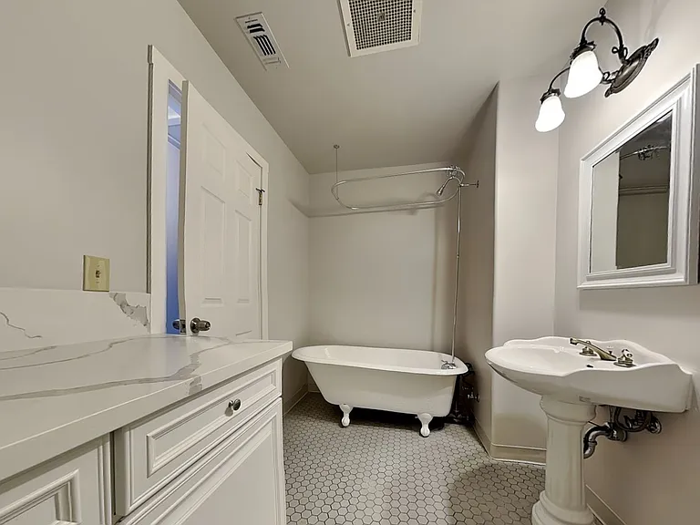 2620 J St — Photo 11