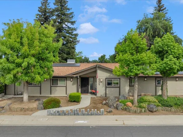 2224 S Oak Park Street, Visalia, CA 93277