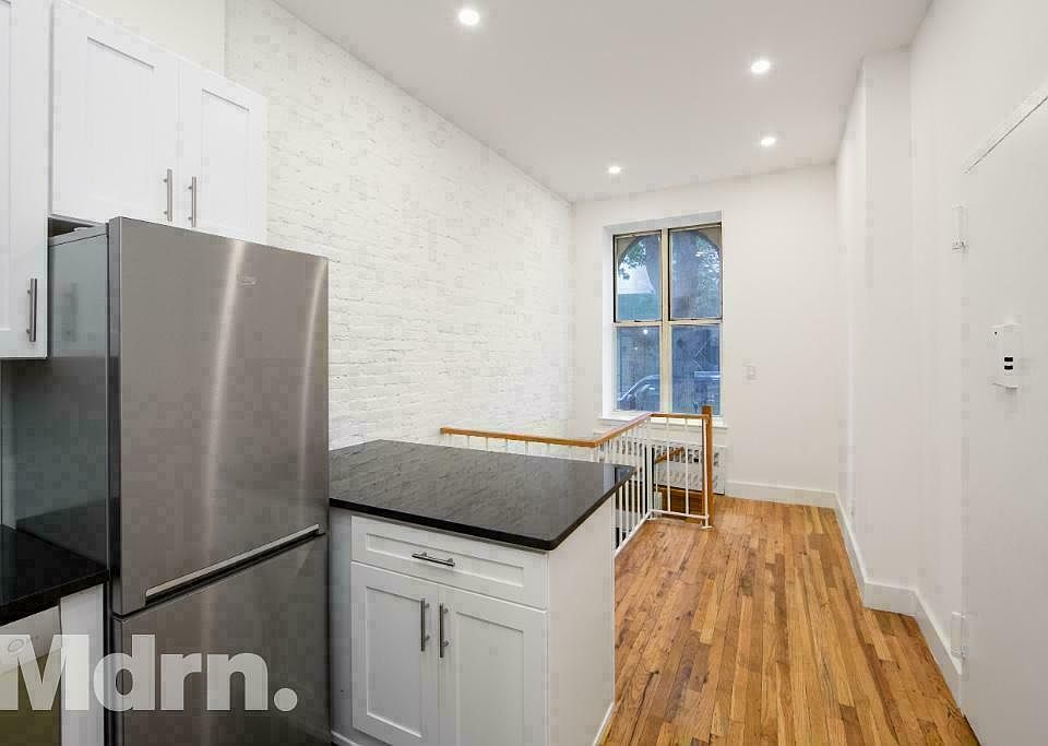 1st image of 150 E 83rd St APT 1D