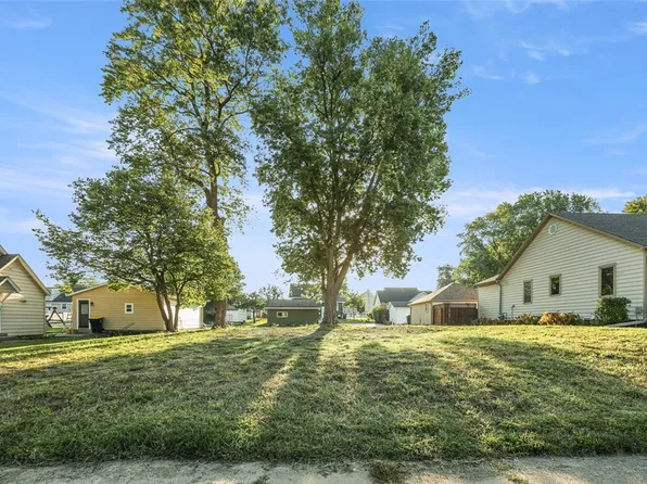 1110 Marion Ave, Pella, IA 50219