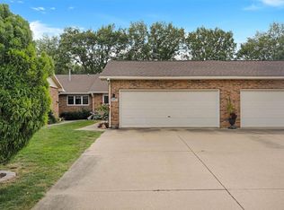 1907 Pinehurst Ln, Waterloo, IA 50701