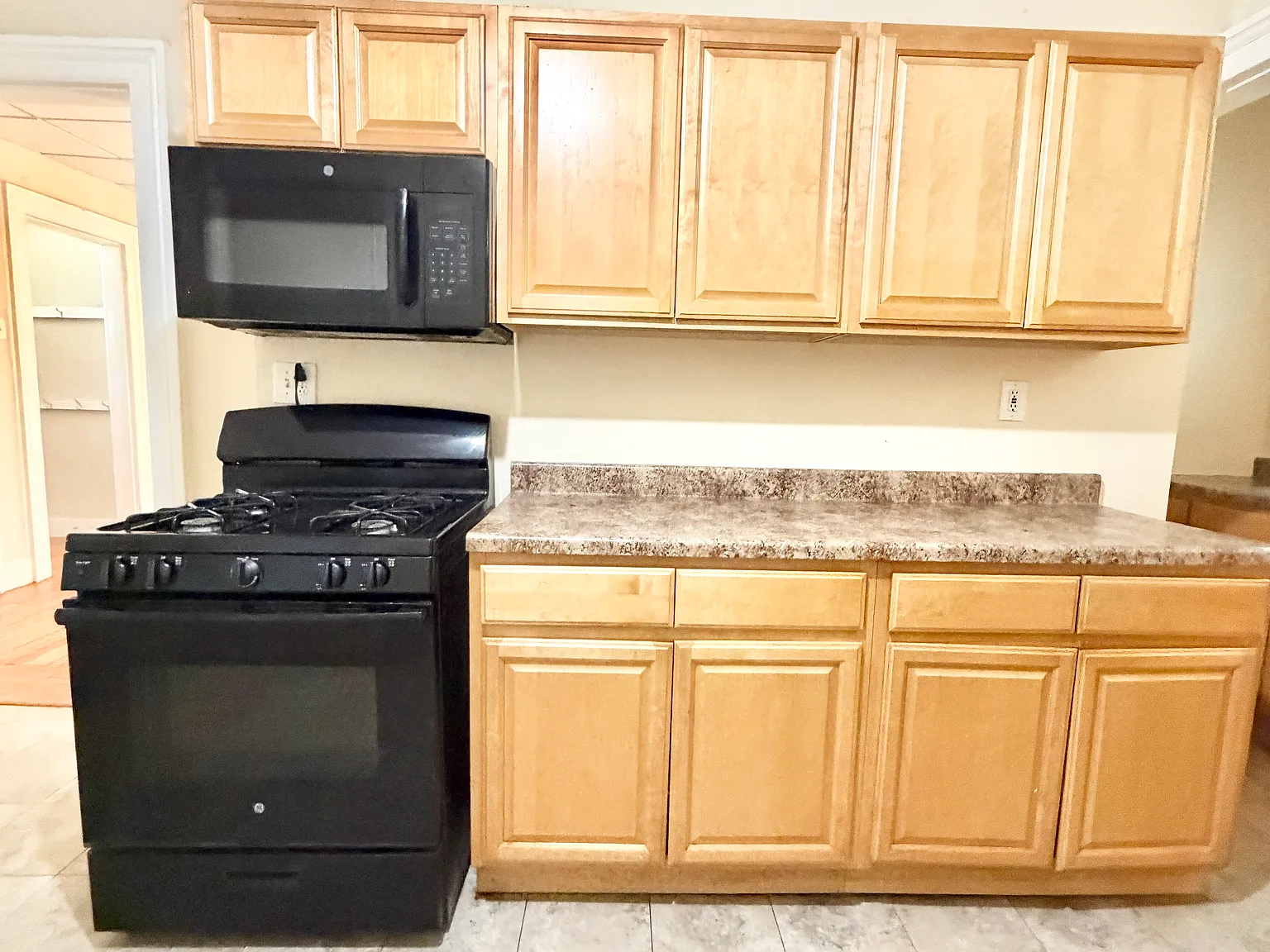 3 bed, 1.5 bath, 1750 sqft, $2,150 — Photo 2