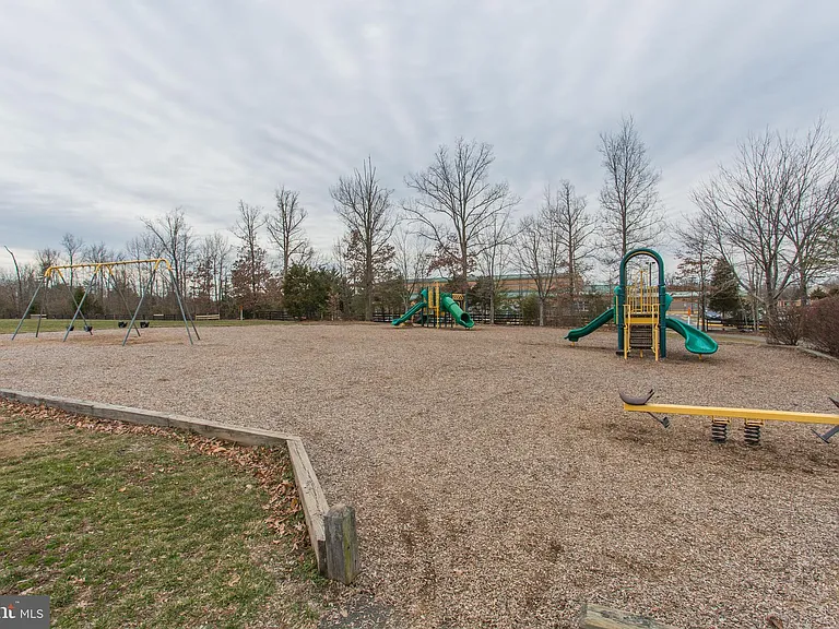 10168 Elgin Way — Photo 34