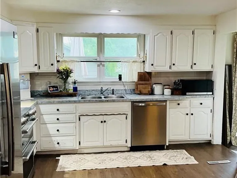 105 E Broad St — Photo 10