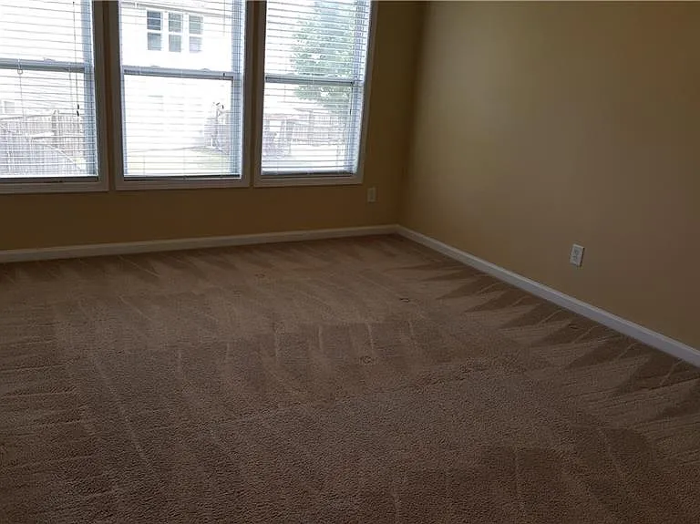 2036 Executive Dr — Photo 8