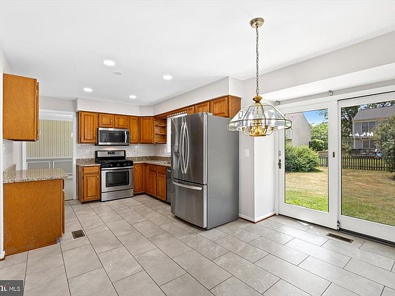 3rd image of 6111 Blackstone Blvd