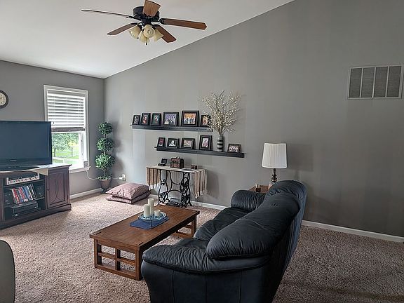 5th image of 1114 Pinewood Dr