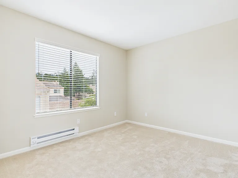 300 Glenwood Cir #265 — Photo 2
