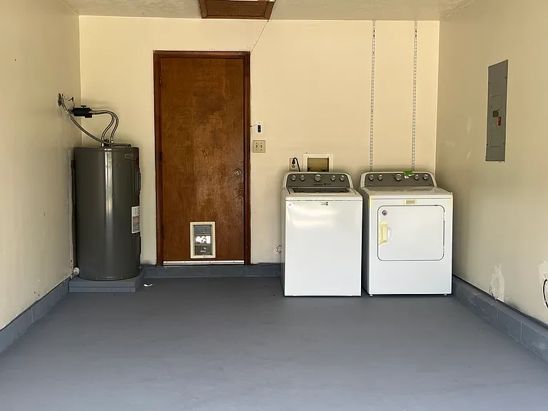 3920 Sherman Oaks Ave — Photo 13