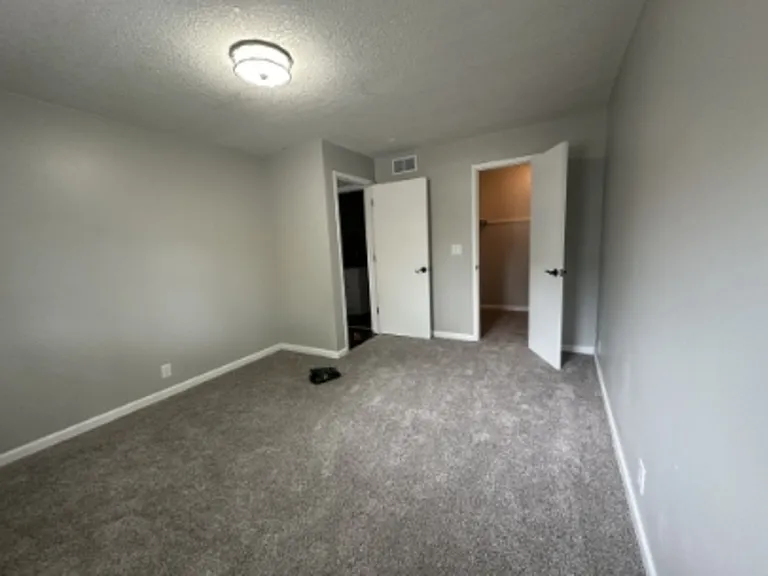 413 W 14th St #2 — Photo 4