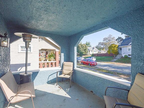 3rd image of 3219 Griesmer Ave