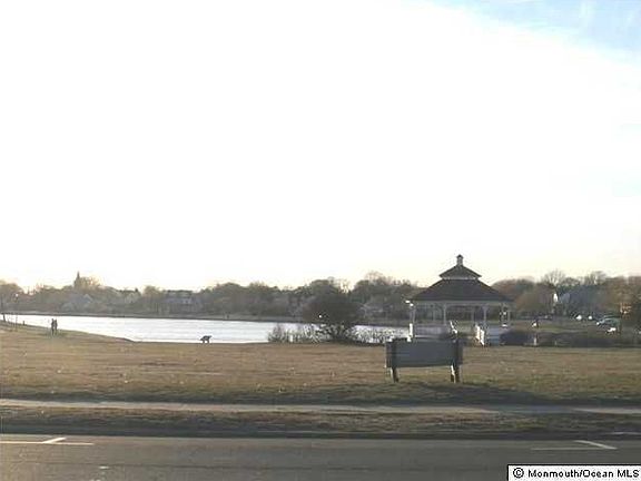 1/2 Block from beautiful 5th Avenue Silver Lake