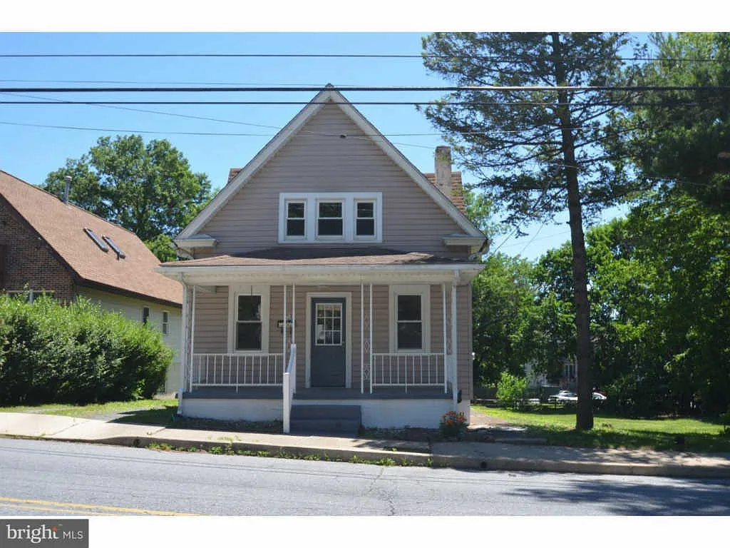 834 Glasgow St photo 1