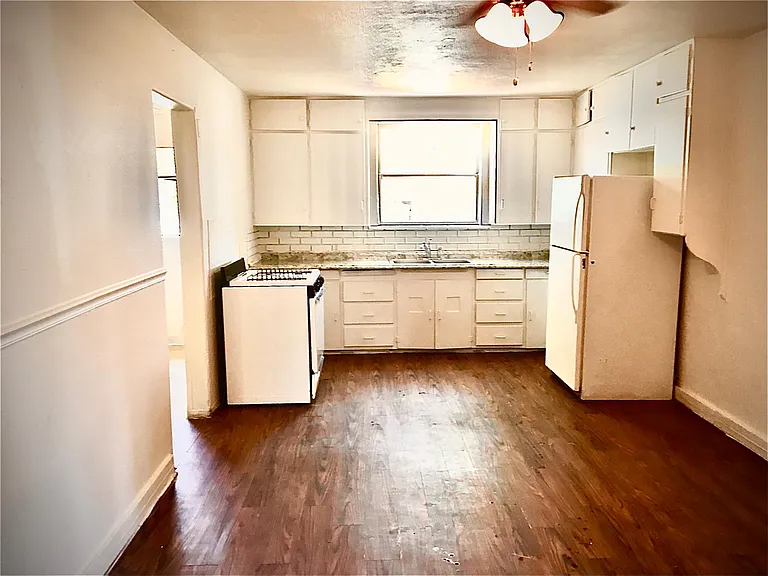 2362 Greenville St — Photo 2