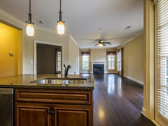 4th image of 511 Grant Park Ct