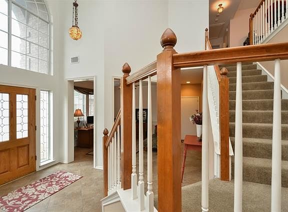 2nd image of 806 Woodside Ct