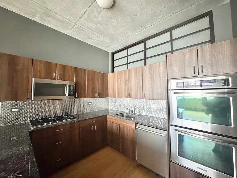 235 W Van Buren St #1616 — Photo 4