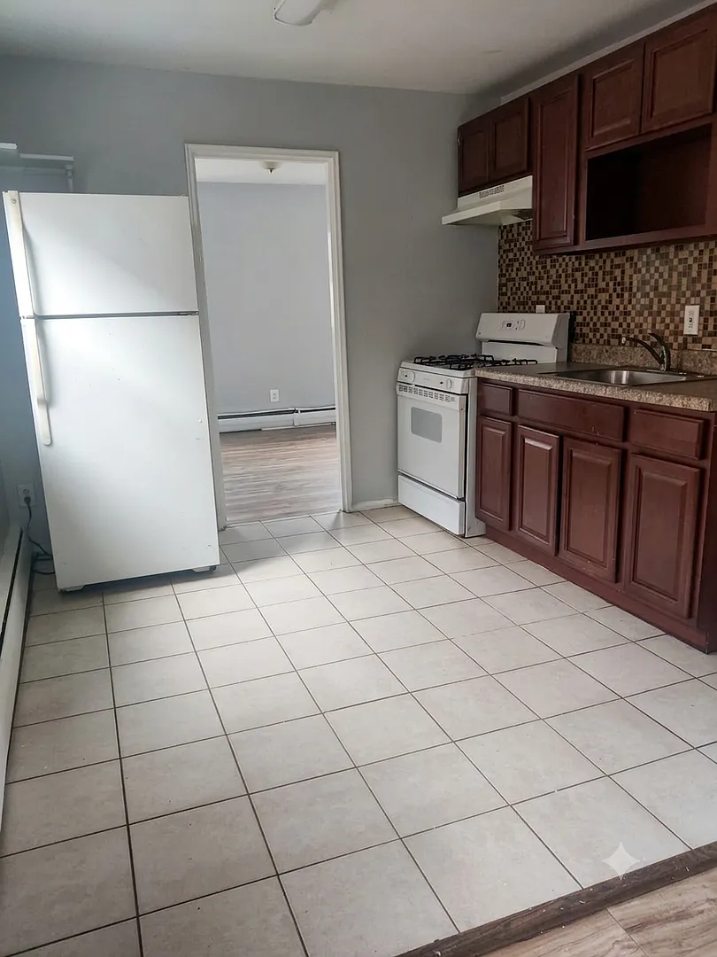 903 E Cliveden St, — Photo 2