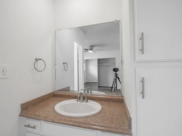 12939 Bonaparte Ave — Photo 6