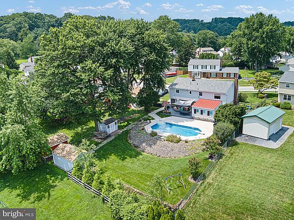 5th image of 327 Mitchell Dr