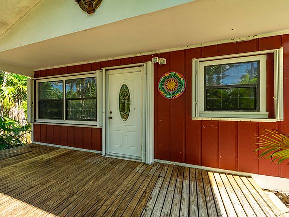 4th image of 19597 Caloosa St