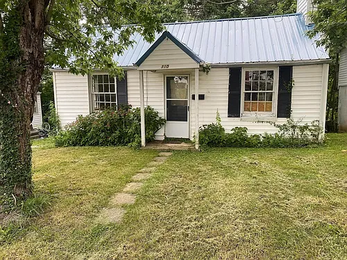110 Lincoln St Photo 1