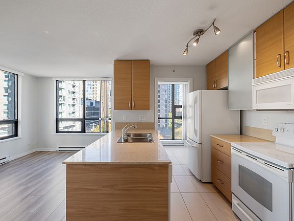 2nd image of 909 Mainland St #909