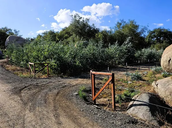 2562 Donnil Lane 5 #102-081-00, Fallbrook, CA 92028