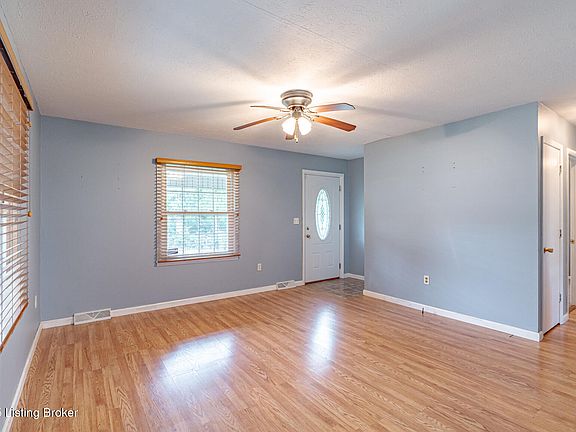 3rd image of 1608 Lakeside Dr