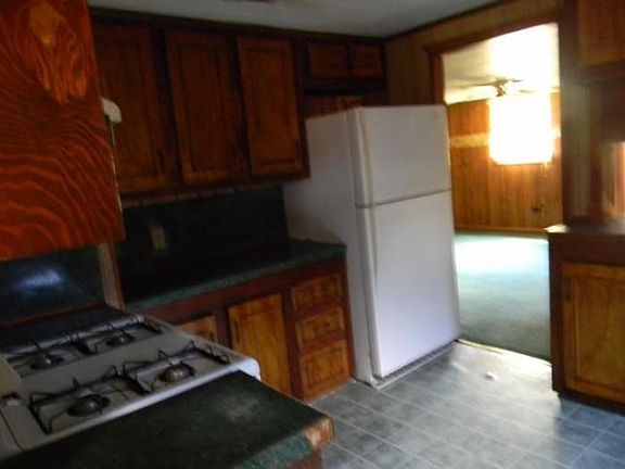 5th image of 1927 Carver St