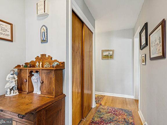 4th image of 15 Magnolia Ct
