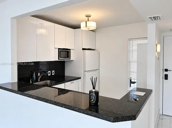 3401 N Country Club Dr, Aventura, FL
