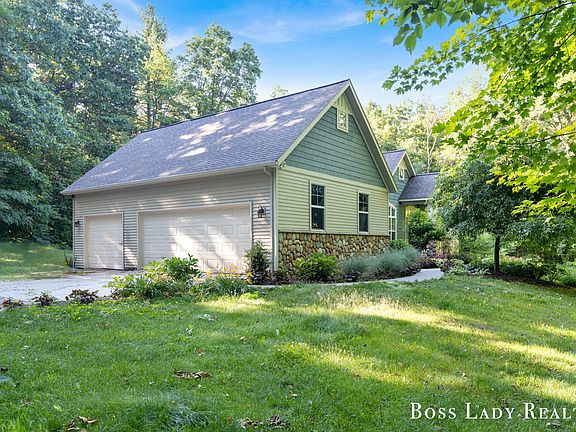 2nd image of 658 Headwaters Dr NE