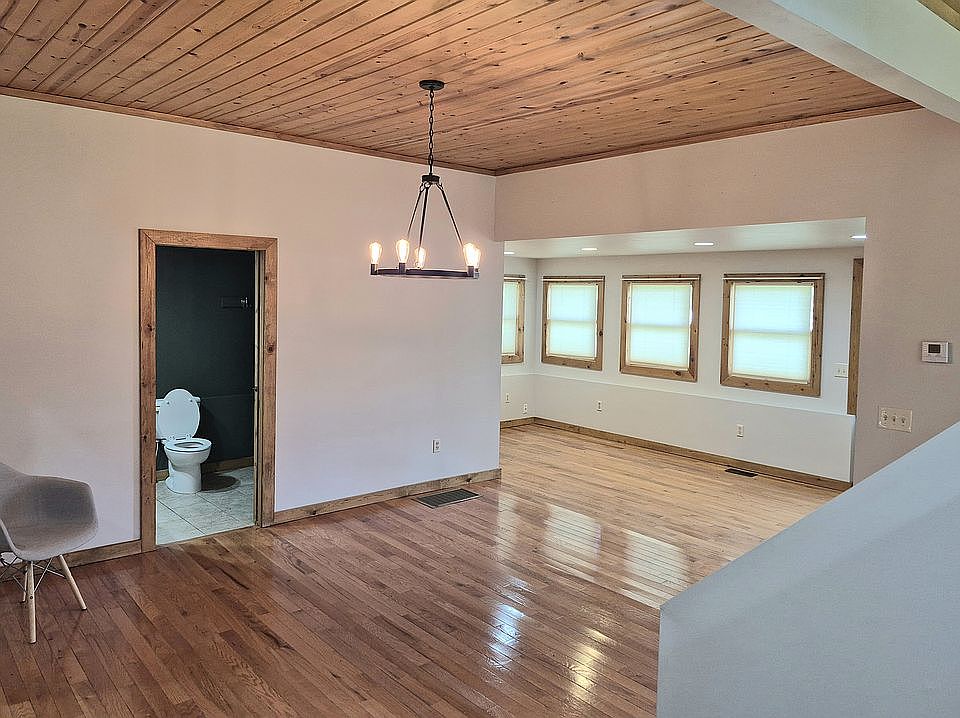 2nd image of 500 S Centre St