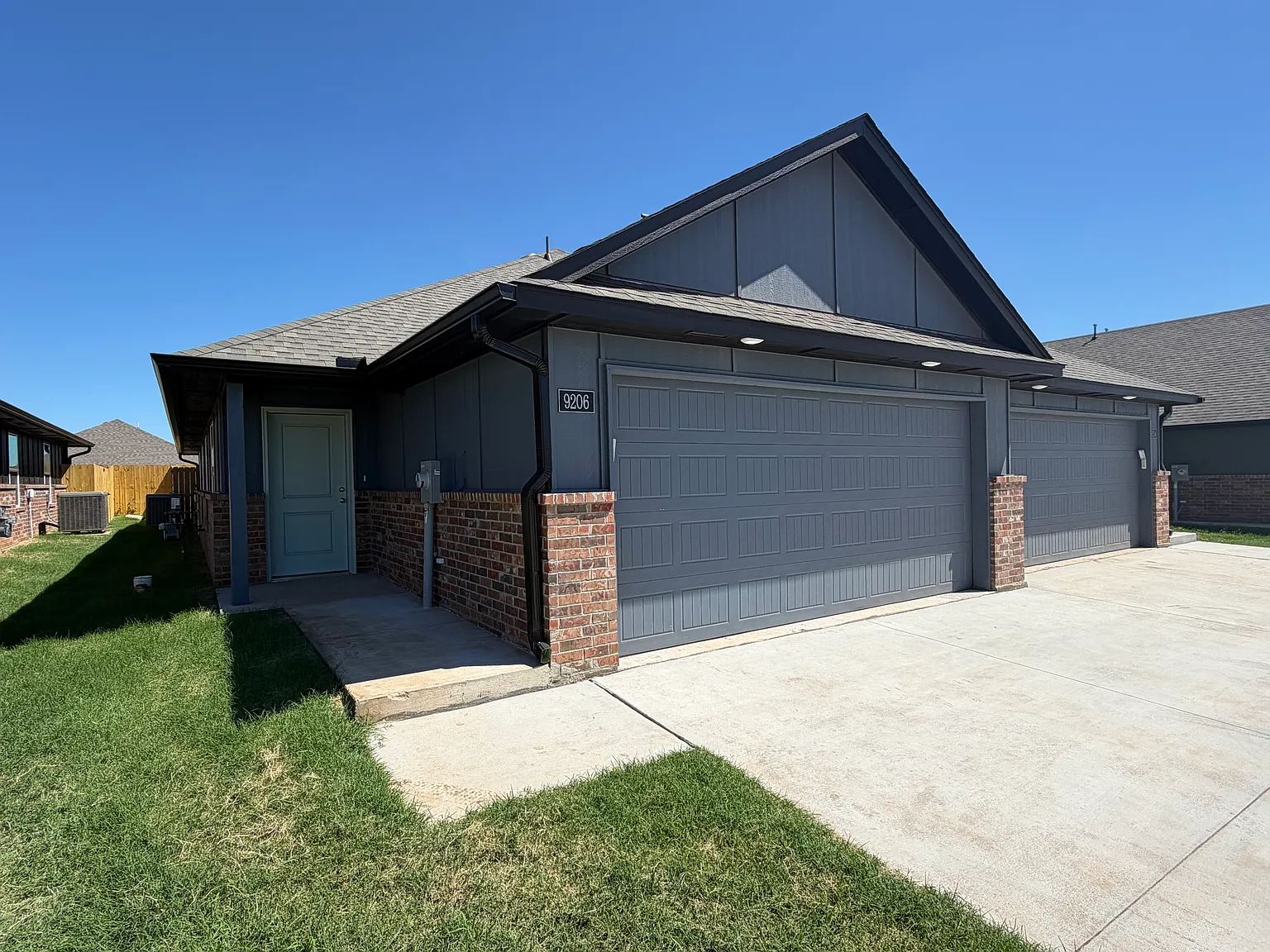 3 bed, 1250 sqft, $1,645 — Photo 1