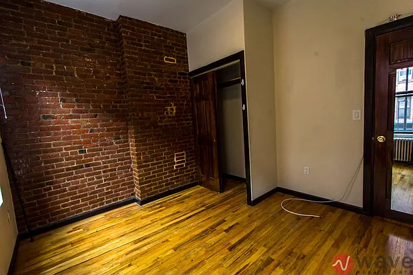 Rented by Wave Real Estate Group | media 11