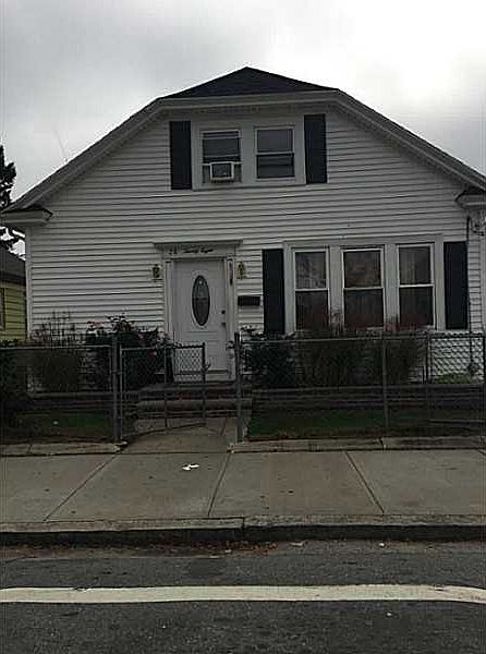 2nd image of 28 Carr St