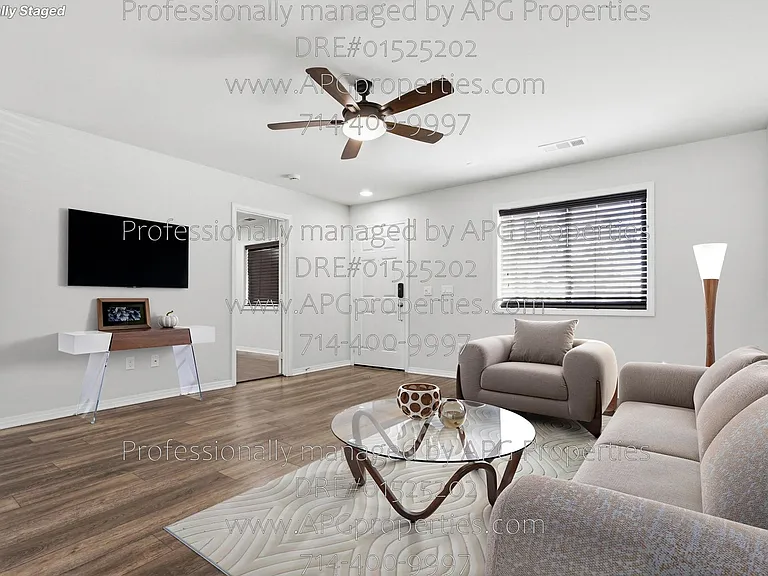 139 Thompson Ave — Photo 6