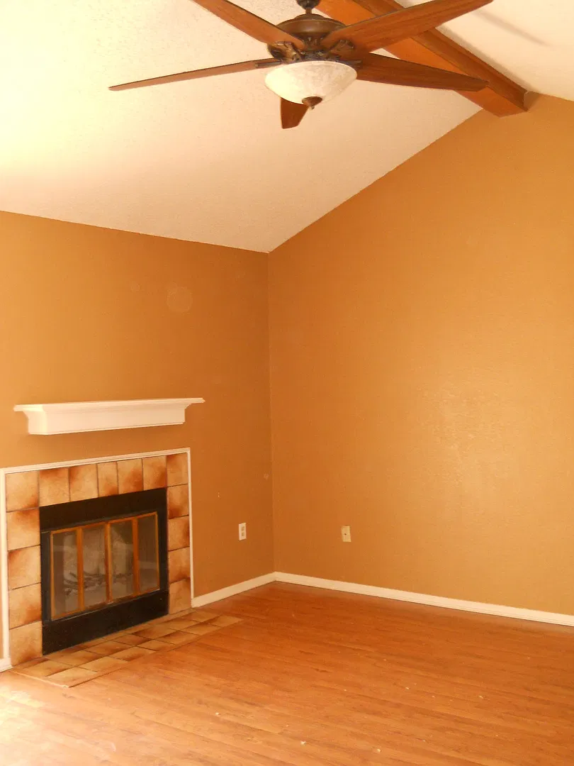 11 Shady Brook Cr — Photo 2